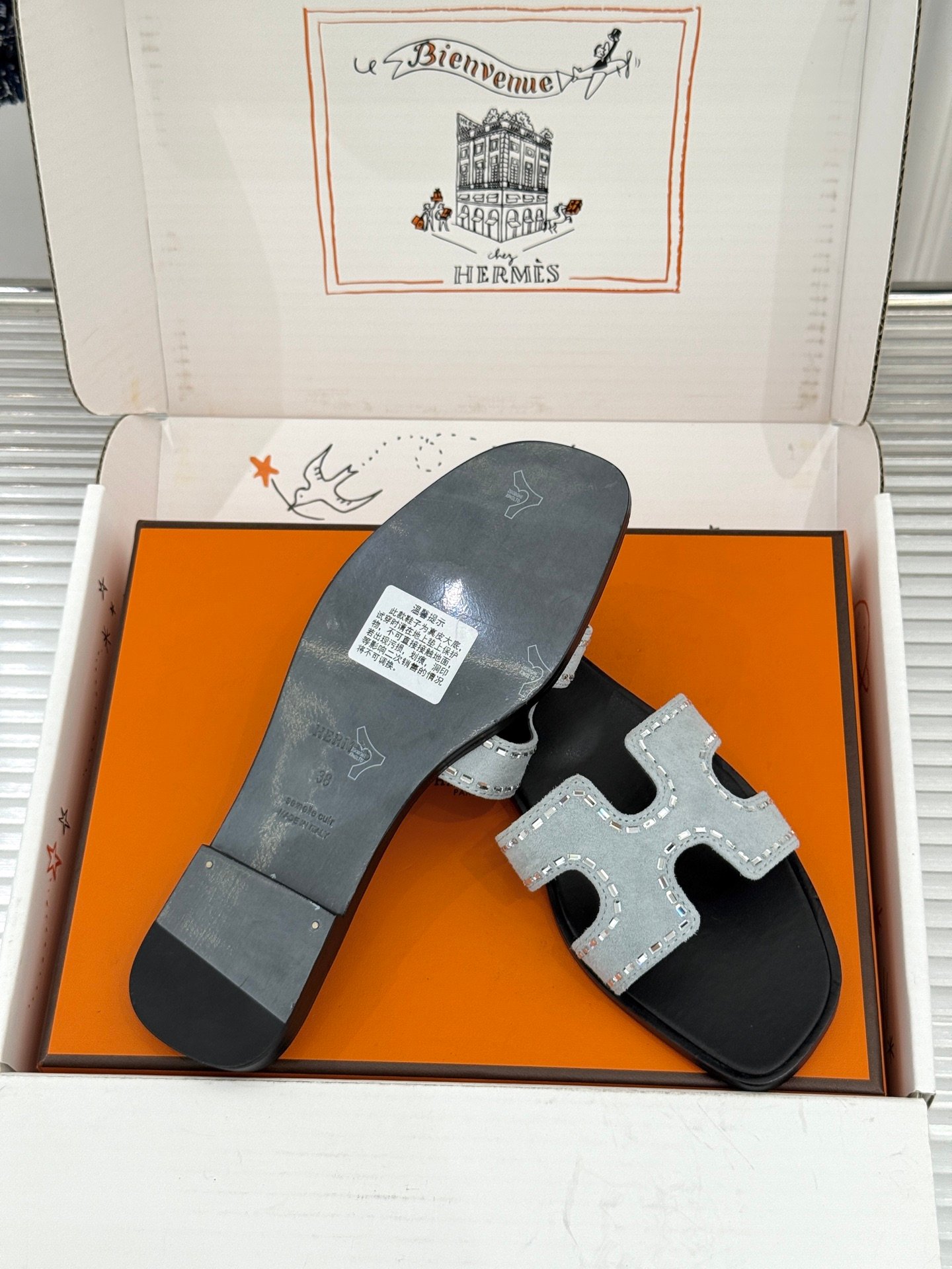 Hermès 頂級 灰藍麂皮H字拖鞋 愛心鏤空設計 水鑽滾邊優雅款