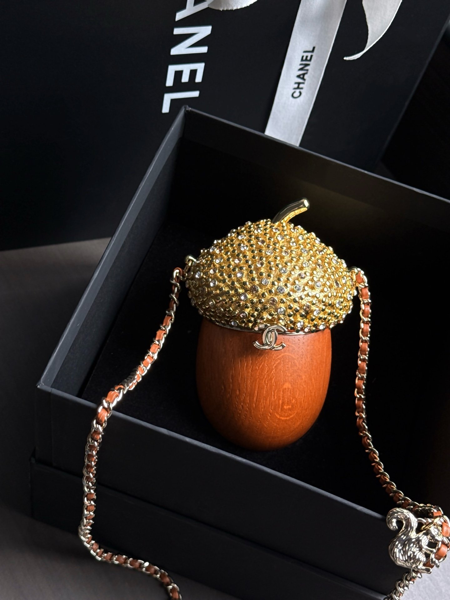 CHANEL 高仿網站松果造型晚宴鏈條包 精緻版 2026 品質細緻耐用 奢華風 法式奢華